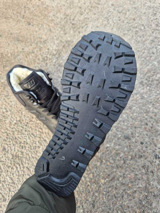 Розпродаж Кросівки жіночі New Balance 574 чорні зими