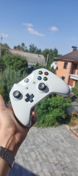 Xbox one s колір білий+джойстик