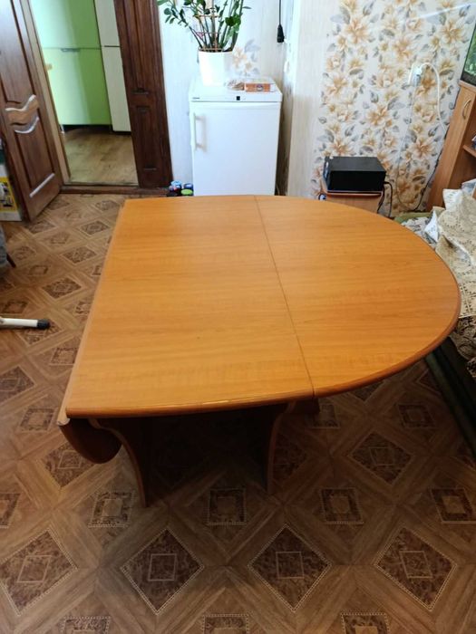 Розкладний стіл вживаний
