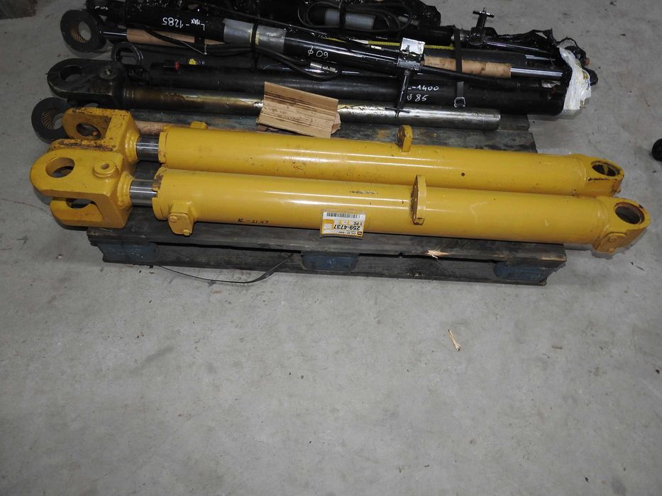 siłownik hydrauliczny Cat Caterpillar fi 12cm tłoczysko 63,5 skok 93cm