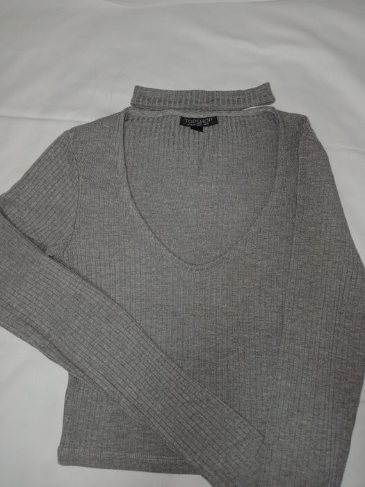 Топ,сірий з ефектом чокера