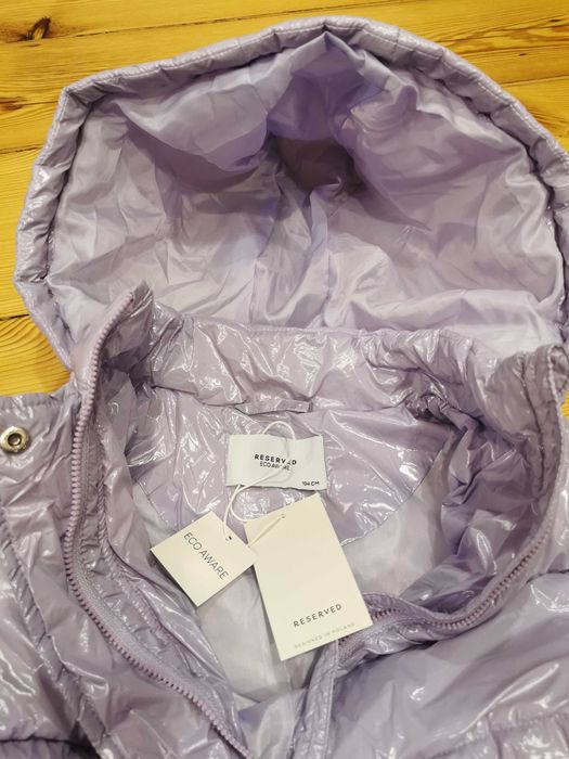 Nowy płaszczyk zimowy Reserved fioletowy z połyskiem r. 104