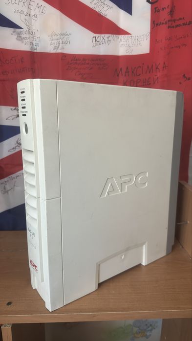 Безперебійний блок APC Back-UPS RS 1000