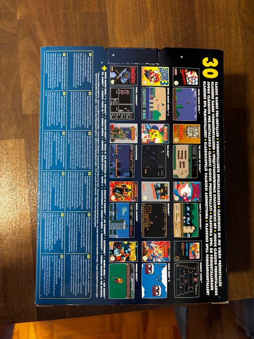 Nintendo Classic Mini com 2 comandos