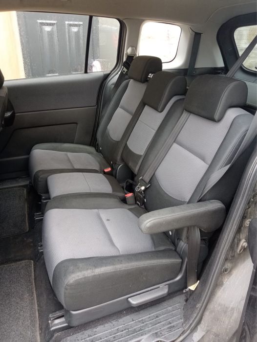 Vendo- Mazda 5 7 lugares