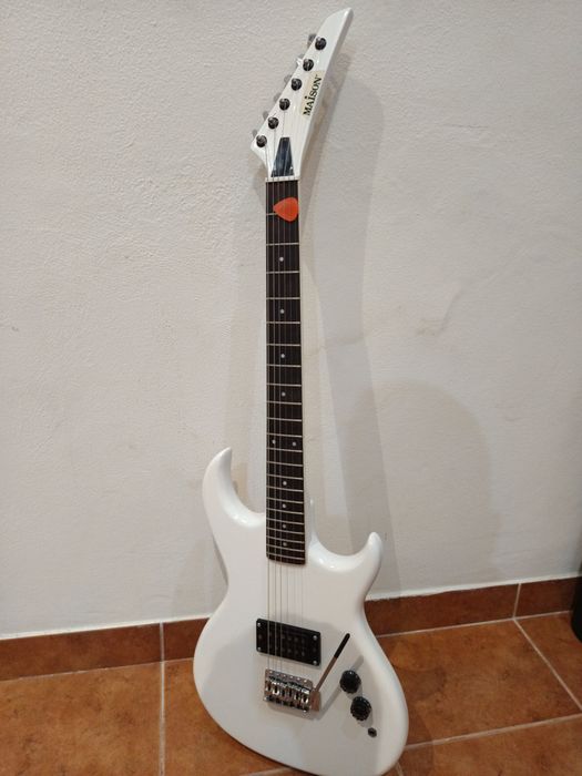 Guitarra elétrica MAISON