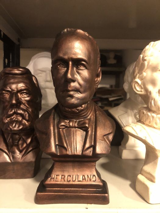 Bustos de escritores portugueses