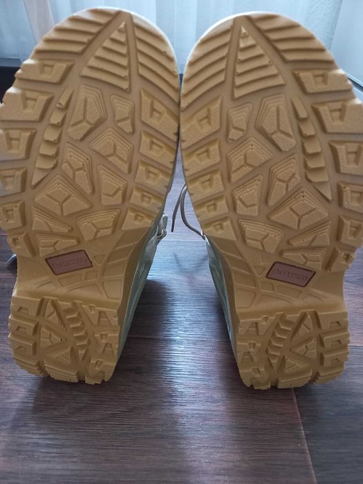 Продам берці LOWA