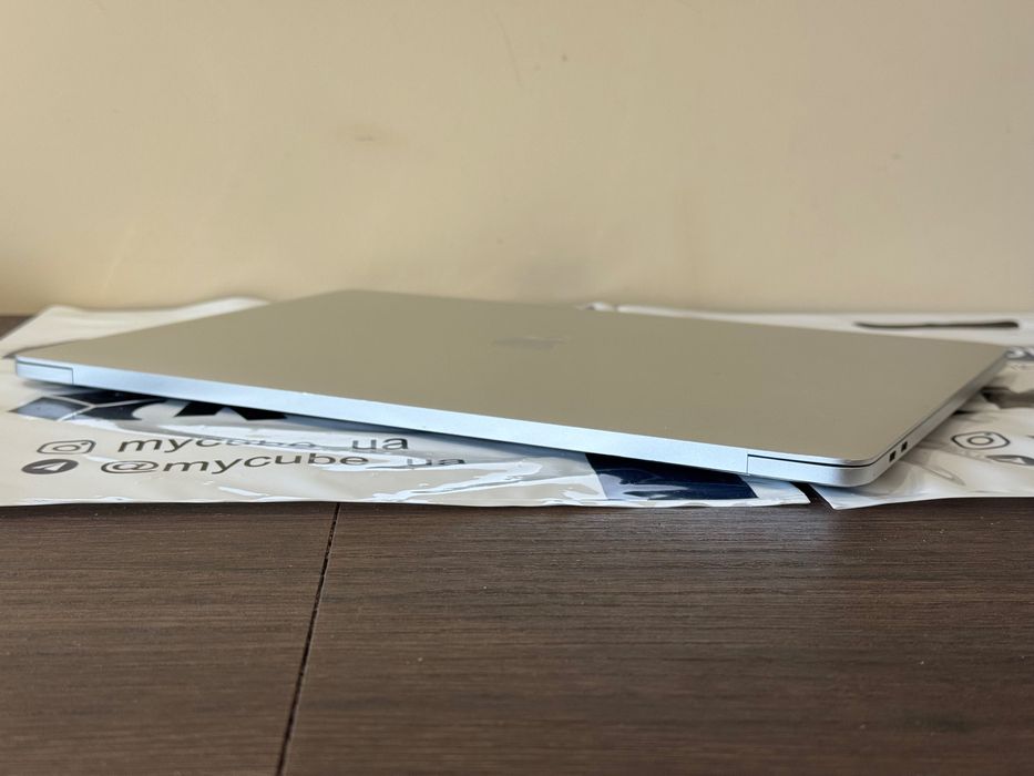Apple MacBook Pro 15" 2017 i7 2,8GHz 16Gb/256GB Space Gray