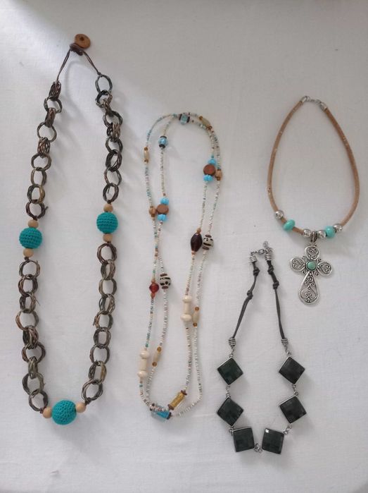 Bijuterias: colares, anéis, pulseiras lindas
