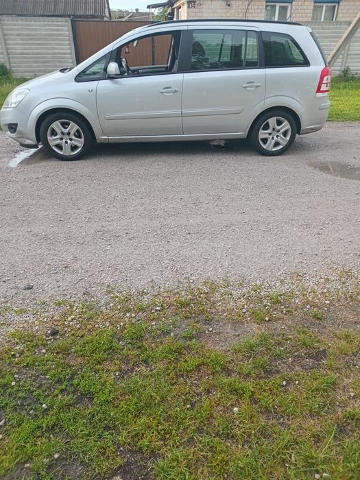 Продається Opel Zafira.