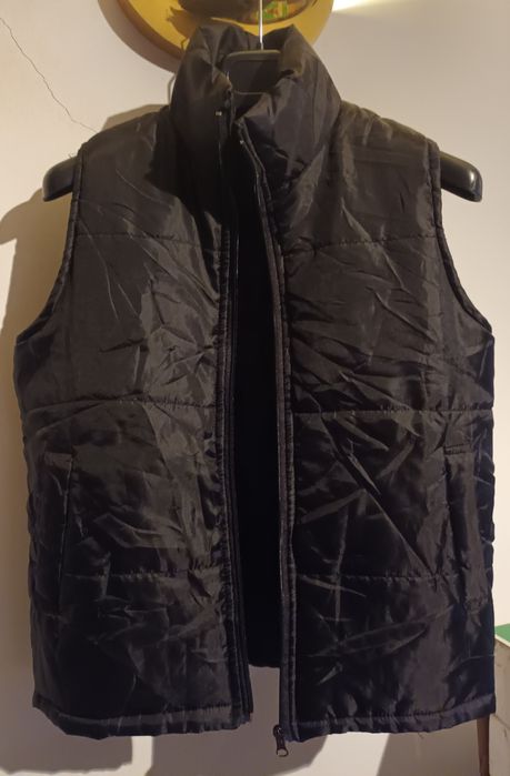 Colete preto impermeável