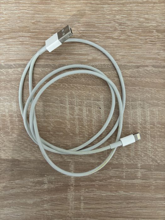 Оригінальні кабелі Аpple  iPhone.