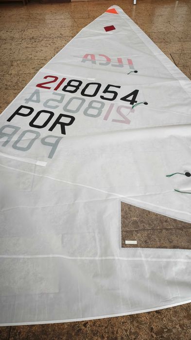 Vela ILCA4 (Laser4.7), com réguas, marca Hyde, em bom estado, com 2 campeonatos apenas