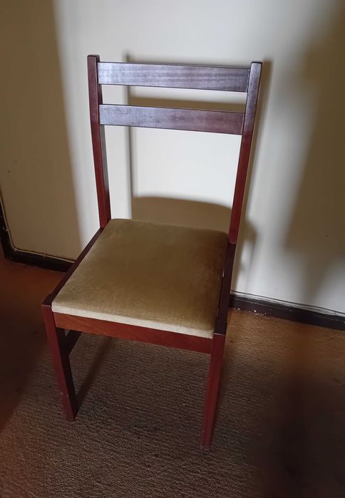 Cadeira Olaio magno e estofo veludo bege