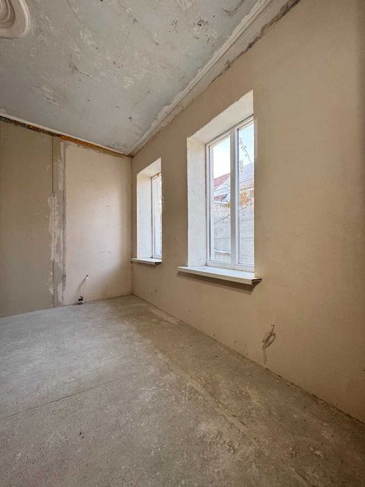 Половина будинку- ближня Олексіївка