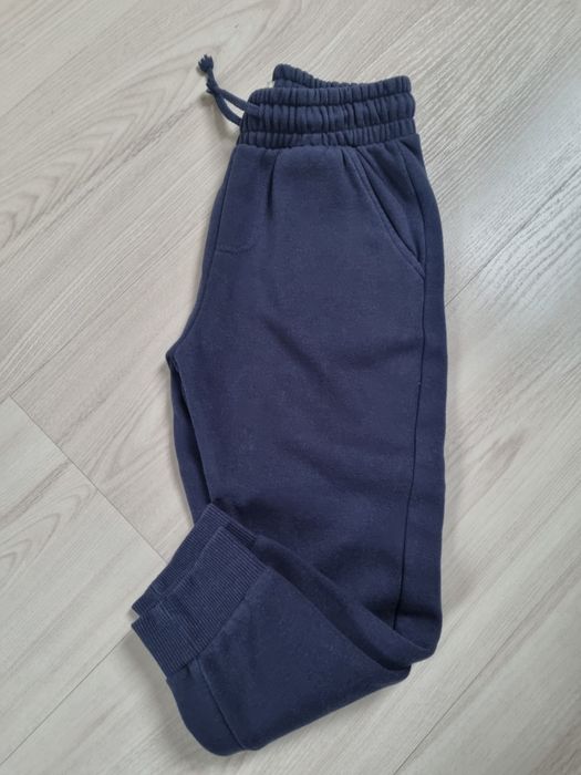 Spodnie dresowe granatowe F&F roz 104