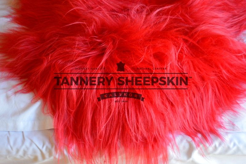 Dywanik Skóra Owcza Czerwony Island 90-110 cm Długi Włos Naturalna