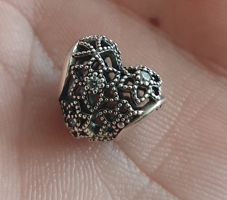 Charms ażurowe serduszko z cyrkoniami
