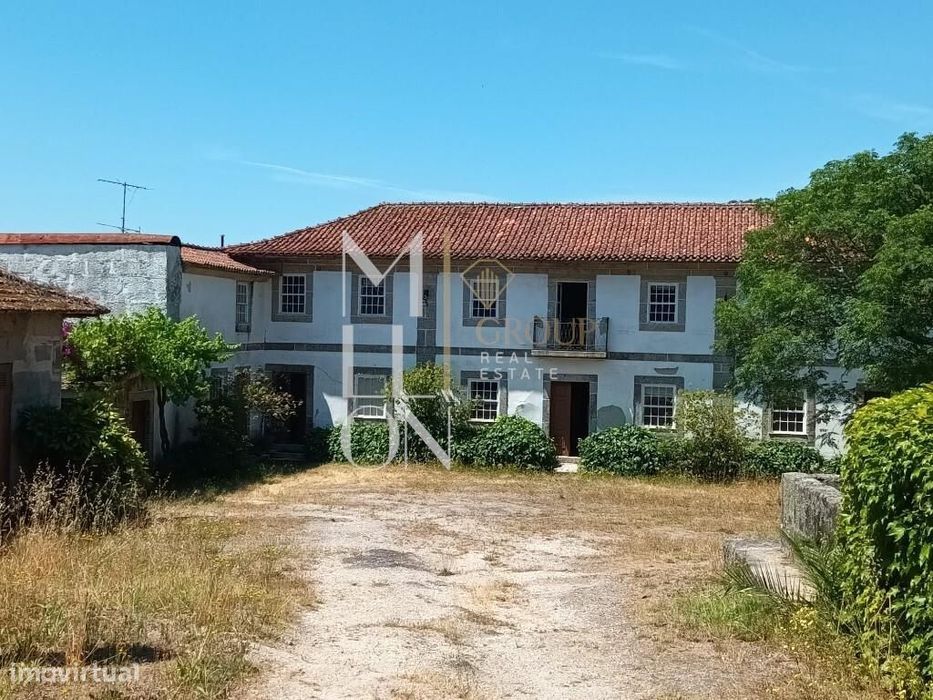 Magnífica Quinta toda murada situada em Vila Caiz, Amarante