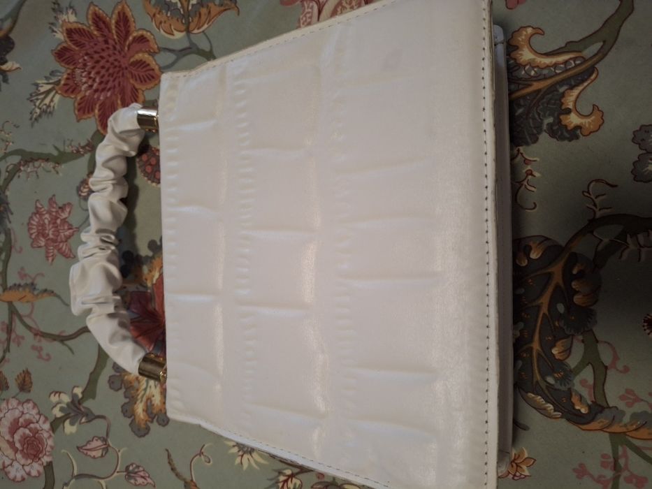 Mala branca como nova