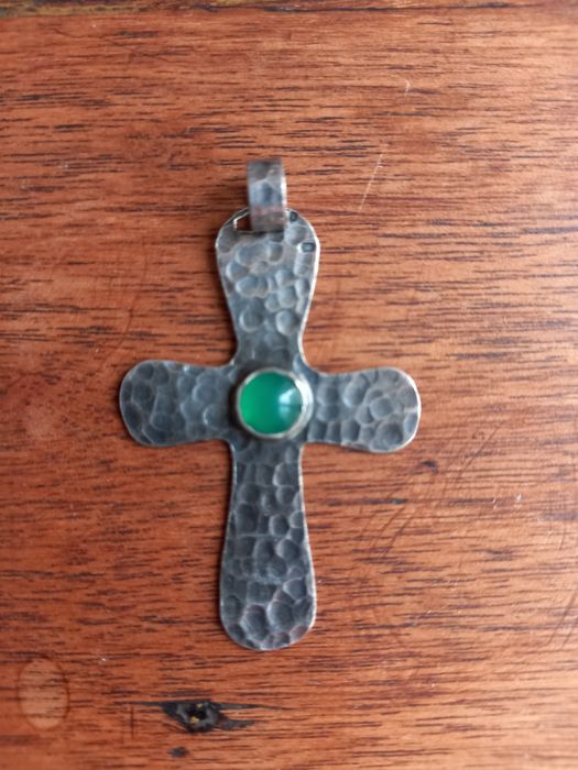 Cruz em prata martelada, vintage