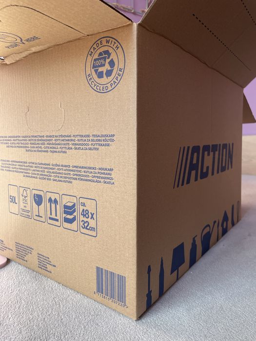 duży box z ciuchami