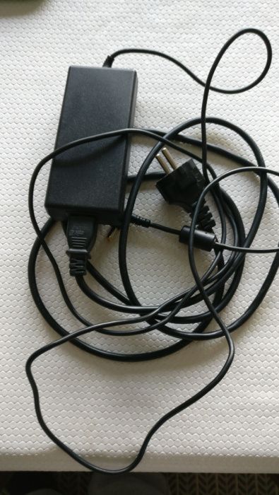 Portátil Toshiba NB100425474871746908163