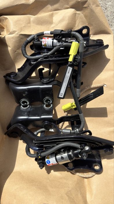 Lexus ES 2018- завіси петли пирапатрон  капота в сборі з пірапатроном