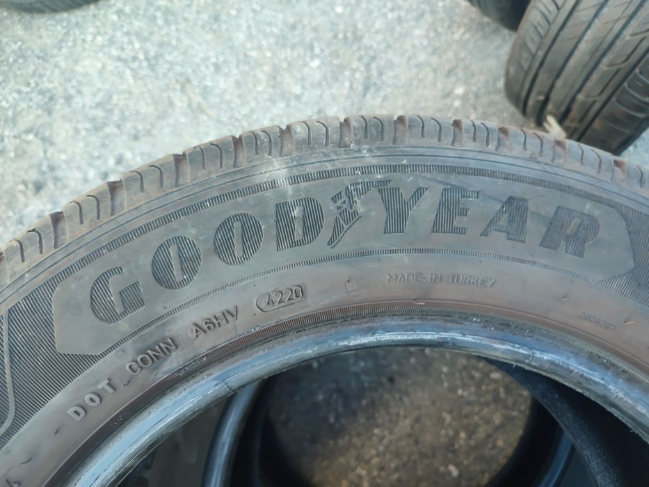 Dwie opony Good Year Efficient Grip Cargo 205/65/16C