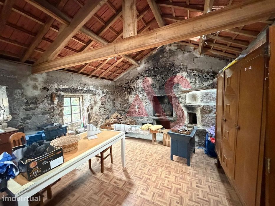 Moradia para Restauro com Terreno de 340 m² | Estorãos, Fafe