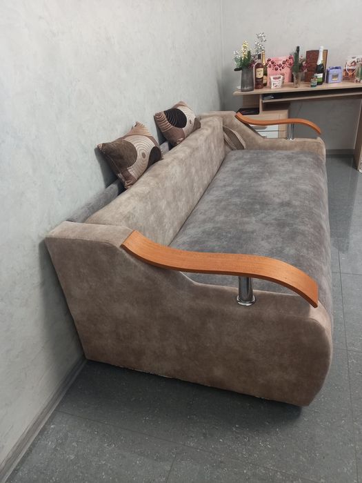 Диван перетягнутий