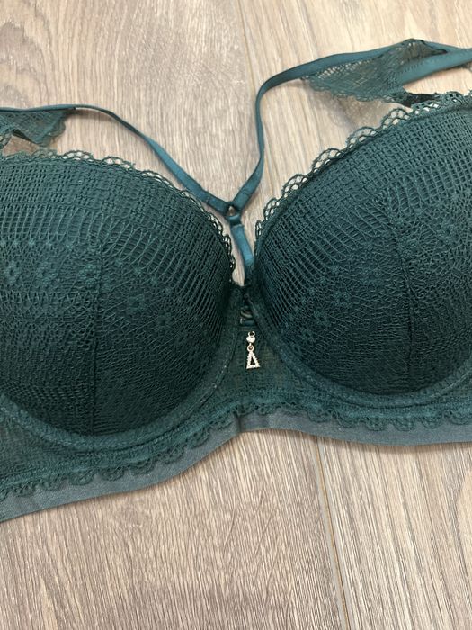 Бюстгальтер з пушап ,чашка С,уцінені
