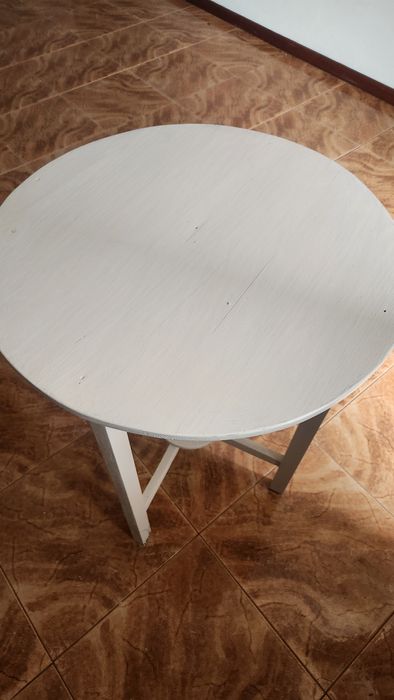 Camilha em madeira maciça branco