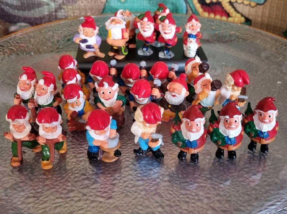 Продам іграшки Kinder, колекційні фігурки