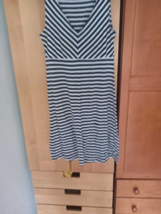 Vestido com riscas azul