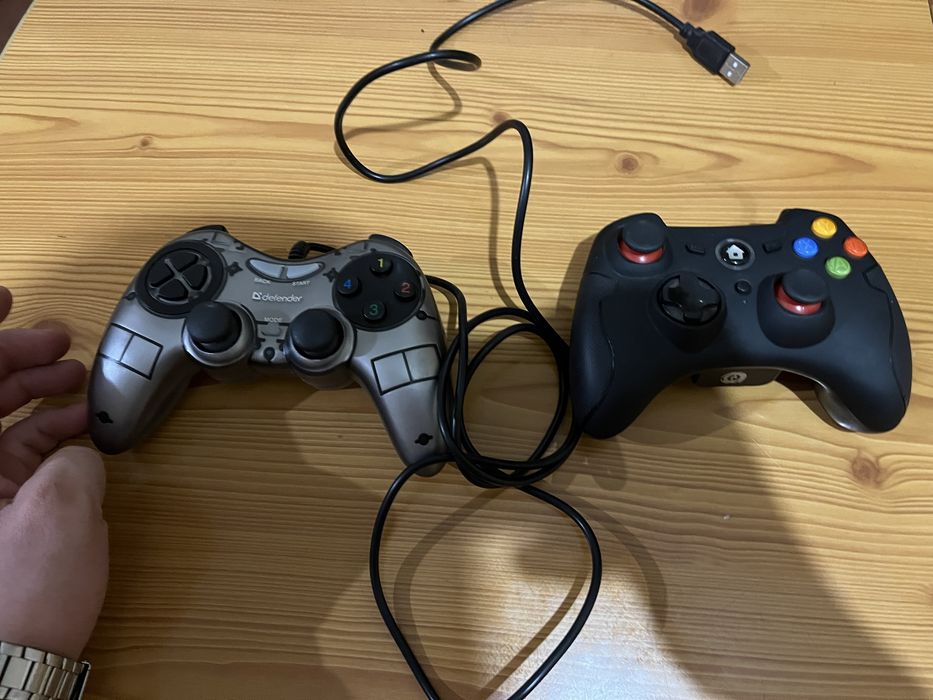 Два игровых джойстика