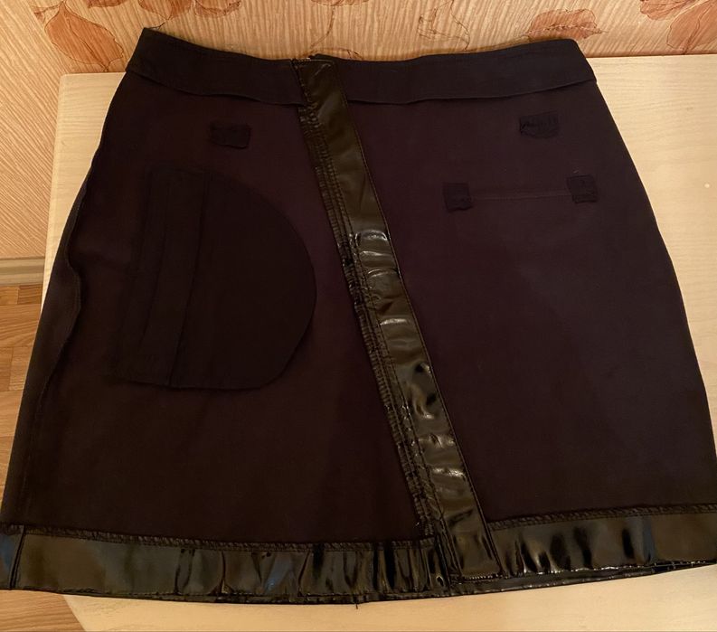 Лакова спідничка H&M