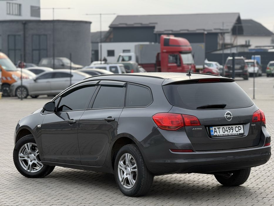 Продам Opel Astra j 2011p