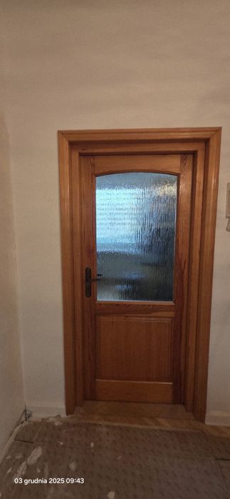 Drzwi drewnine, futryny, ościeżnice