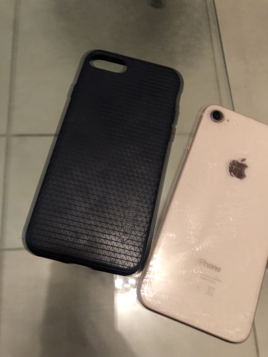 IPhone 8 uszkodzony na części