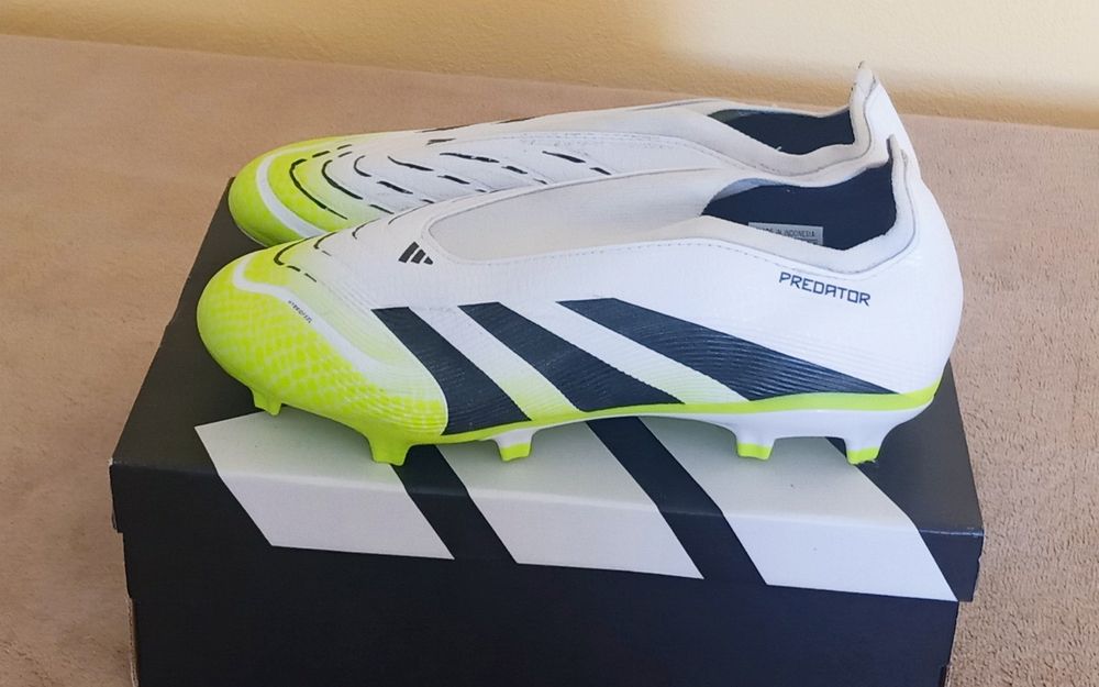 korki piłkarskie Adidas Predator bez wiązania bluza Adidas gratis.