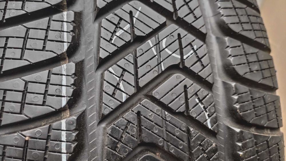 шини 215/65R17. Pirelli. Bridgestone.