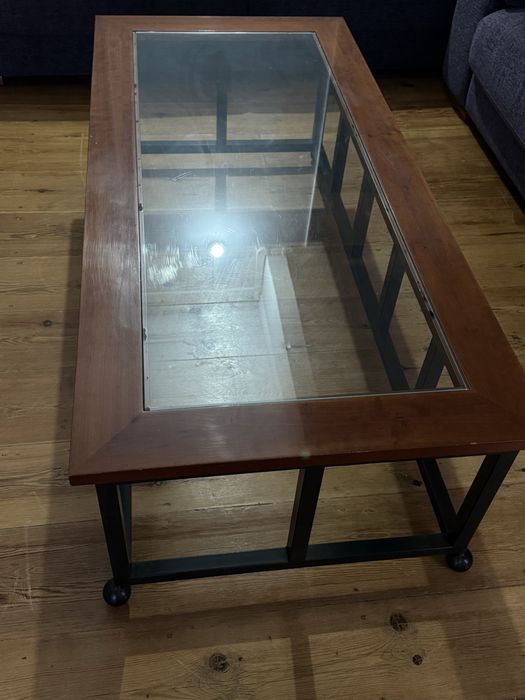 Mesa de centro em bom estado de uso