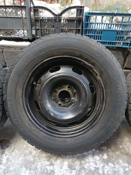 Продам резину R15-205/65 с дисками