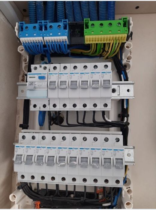 Eletricista técnico /instalação elétrica 

Fazemos todos os trabalhos de eletricidade.

• Avaria de circuito eletrico
• Curto circuito 
• Instalação d