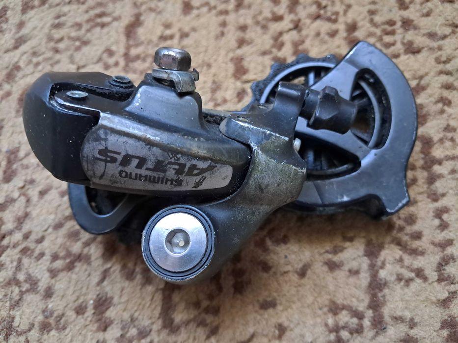 Przerzutnik tylny Shimano Altus