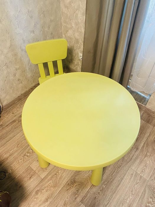 Детский стол +2 стула IKEA
