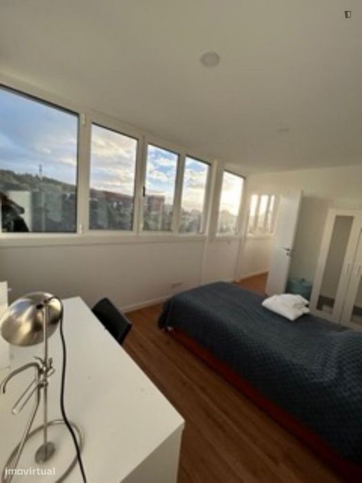 Quarto - localizado em Benfica Lisbon