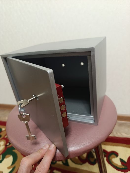 Продам сейф.           .